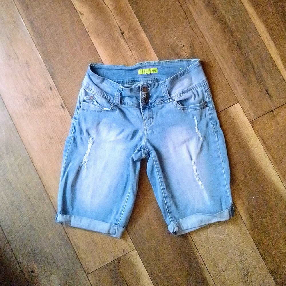 Ymi distress shorts sz 9